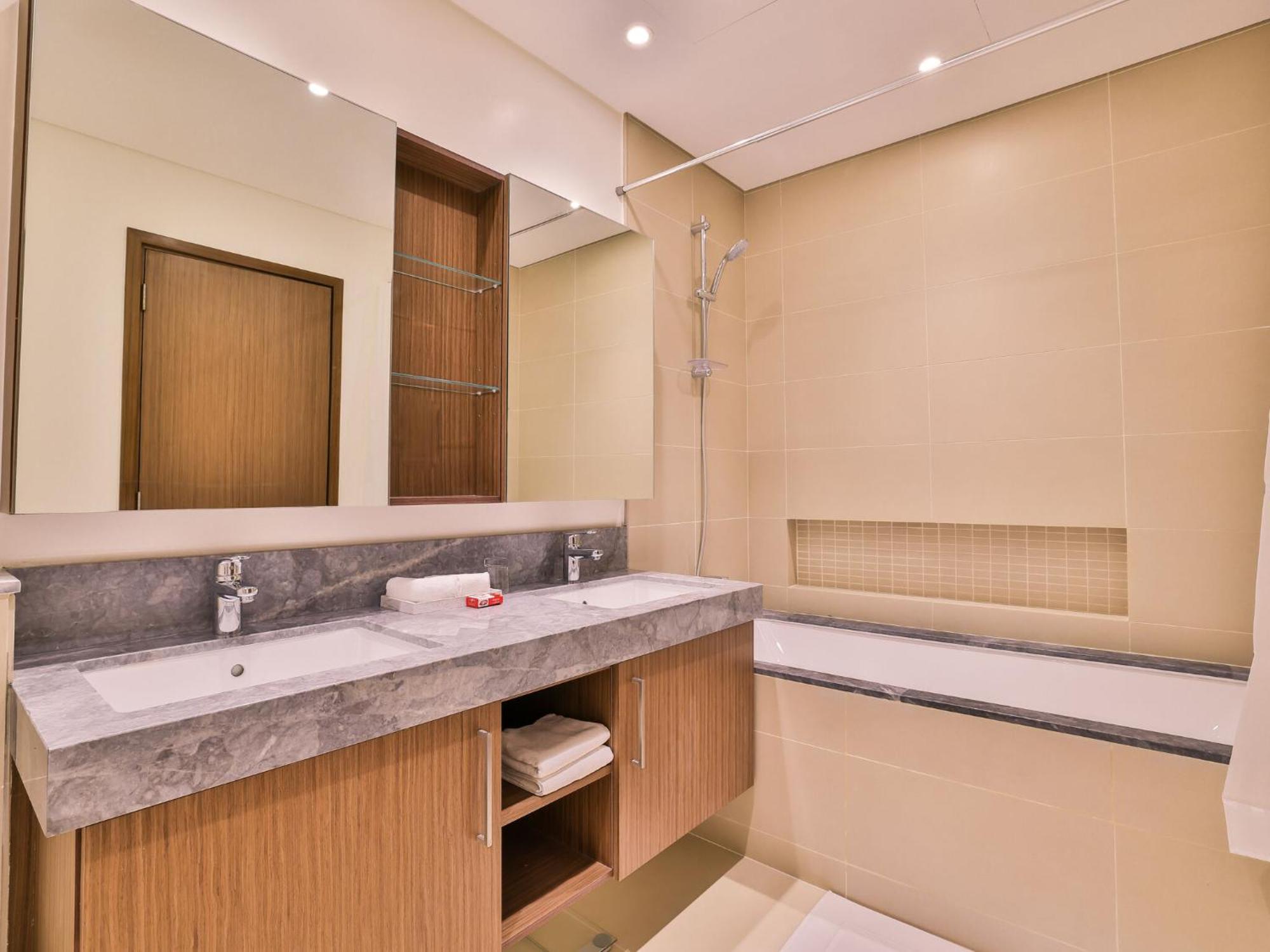 Luxurious Apartments Dubai Marina Views Pool Gym By Sojo Stay 외부 사진
