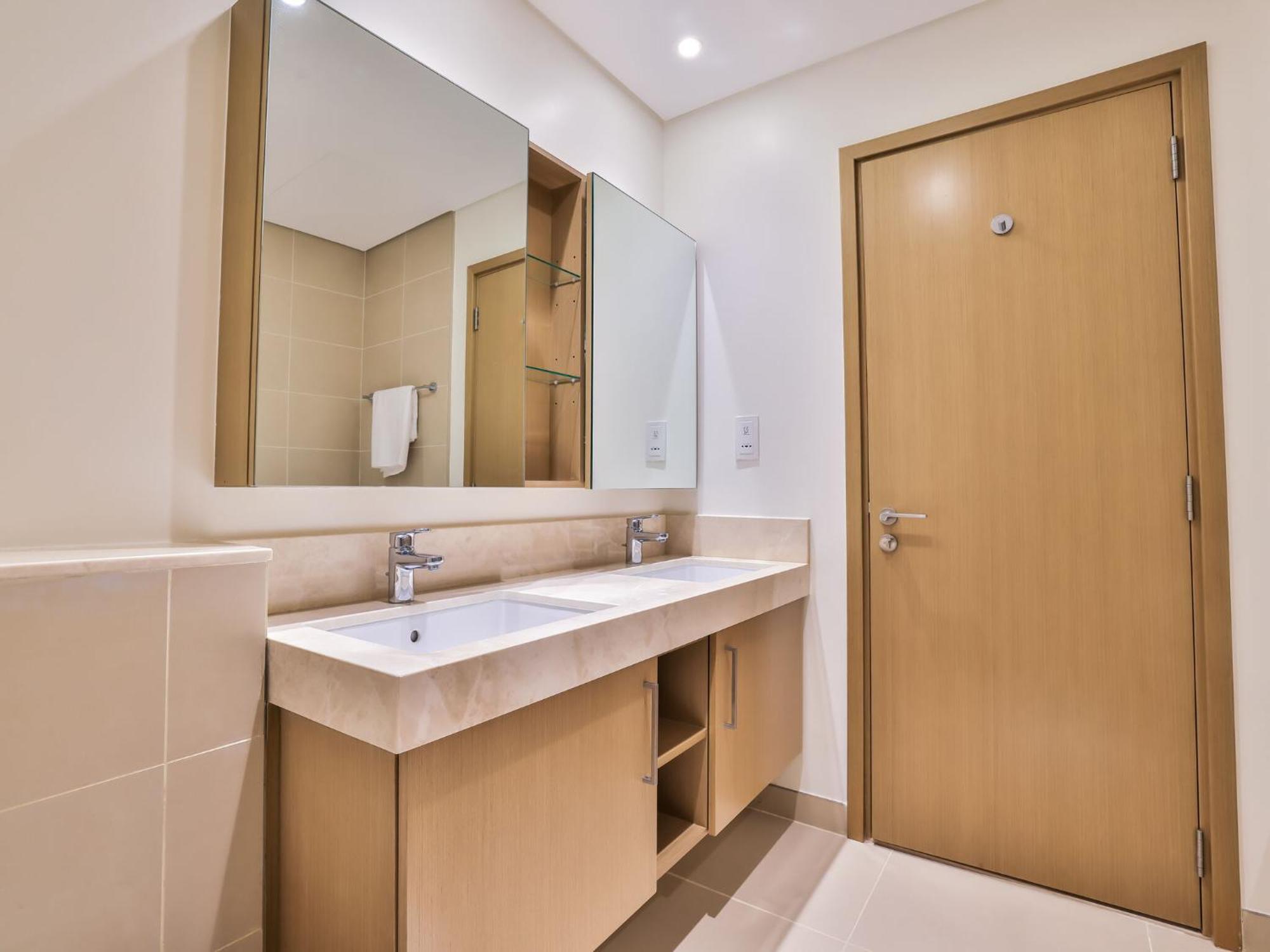 Luxurious Apartments Dubai Marina Views Pool Gym By Sojo Stay 외부 사진