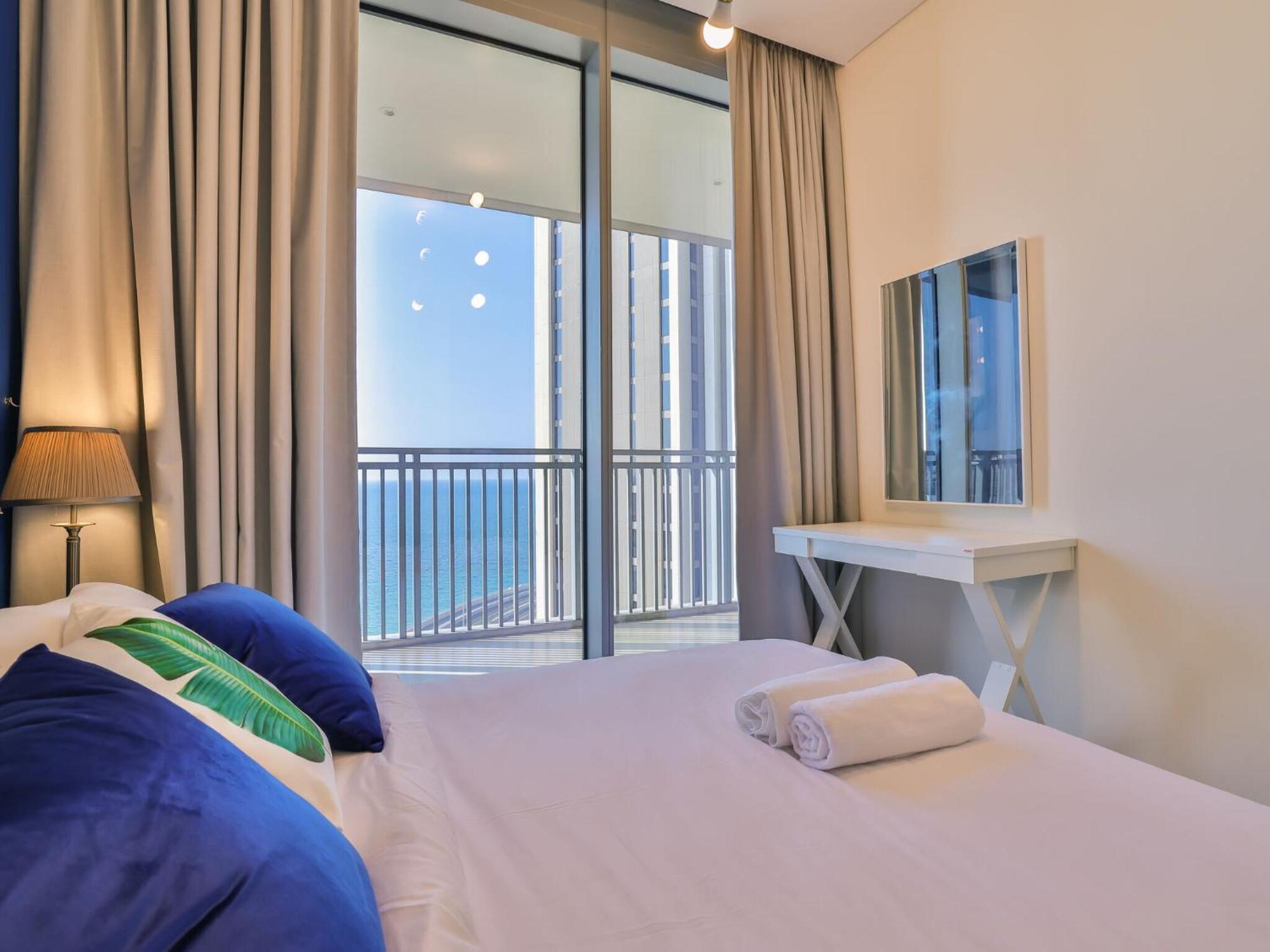 Luxurious Apartments Dubai Marina Views Pool Gym By Sojo Stay 외부 사진