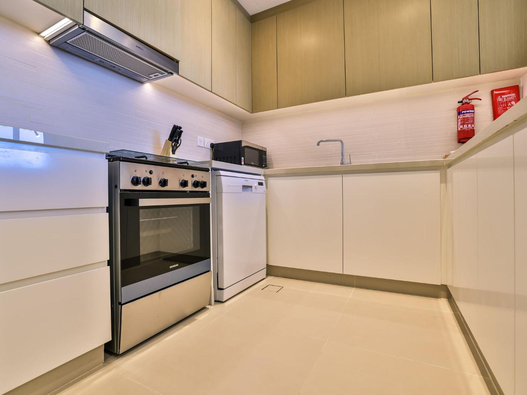 Luxurious Apartments Dubai Marina Views Pool Gym By Sojo Stay 외부 사진